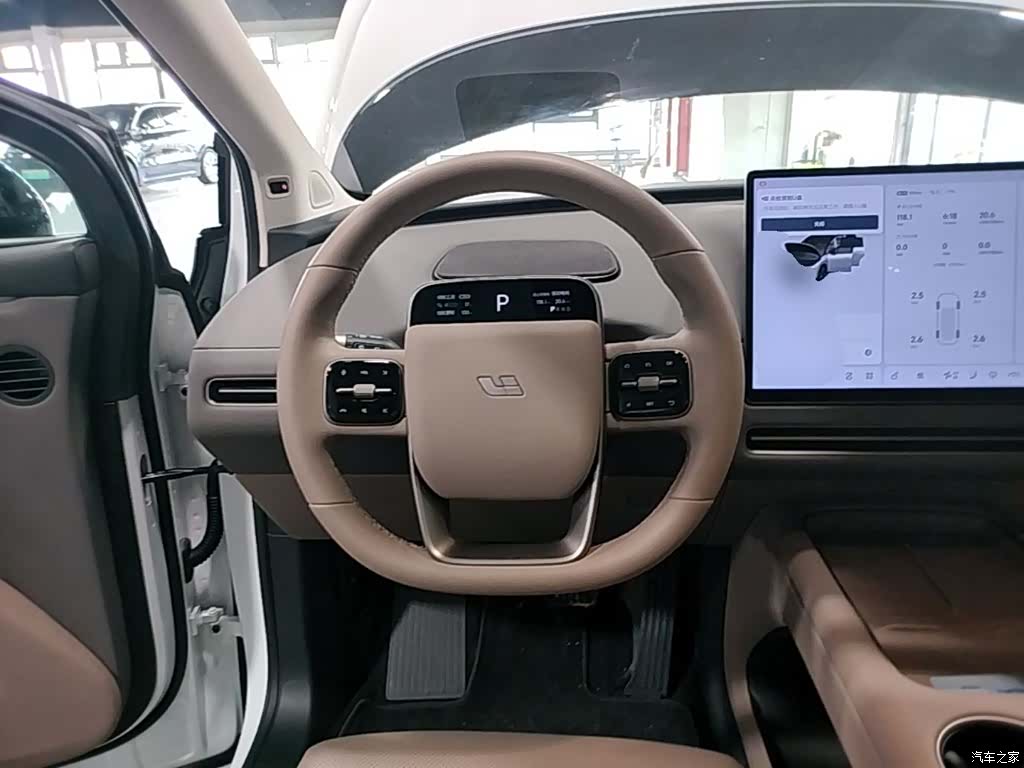 Li Auto i8, 2025 11
