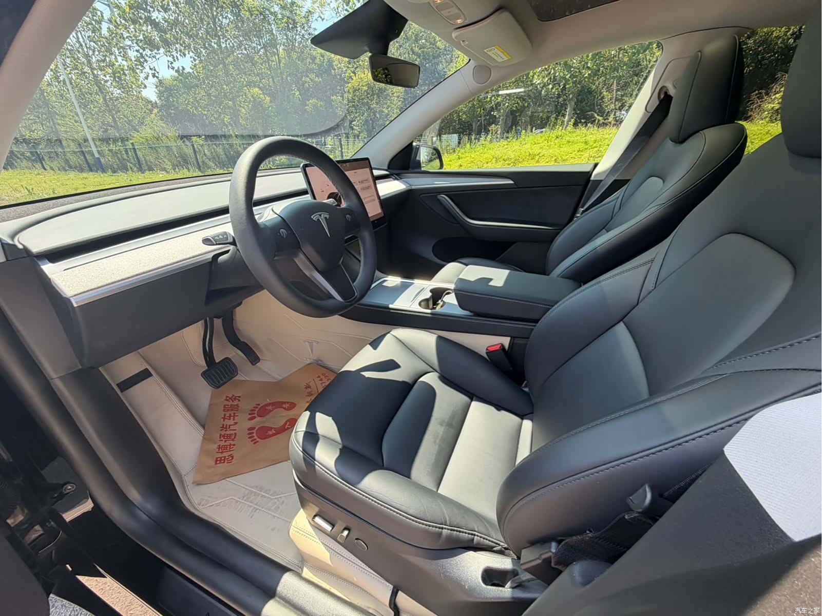 Tesla Model Y, 2023 4