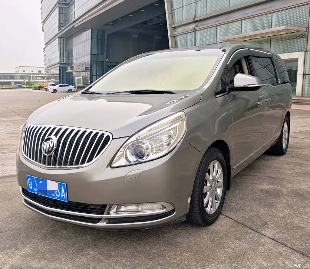 Buick GL8, 2012 1
