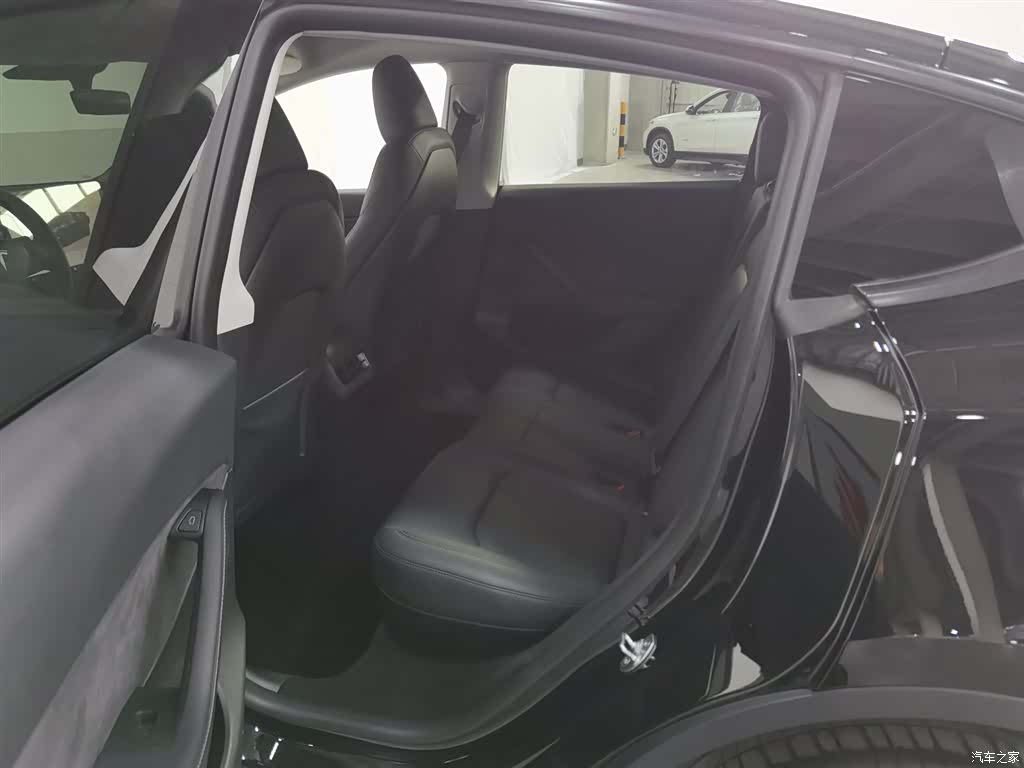 Tesla Model Y, 2023 15
