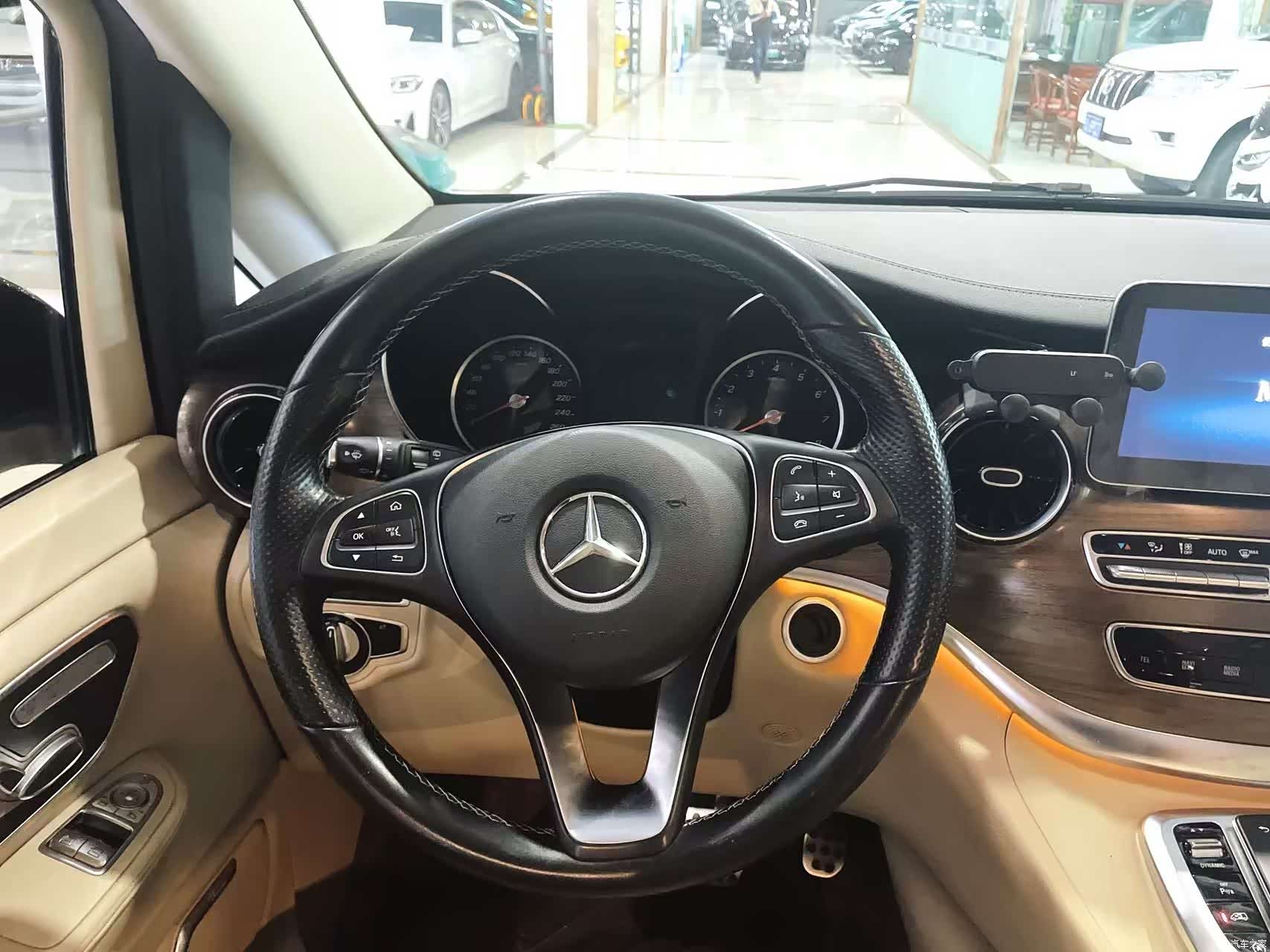Mercedes-Benz V-Class, 2021 9