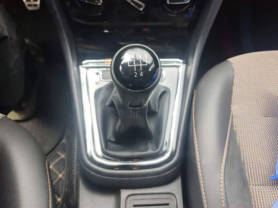 Volkswagen C-TREK Wei Collar