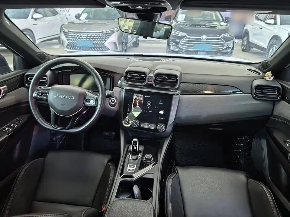 Lynk & Co 03