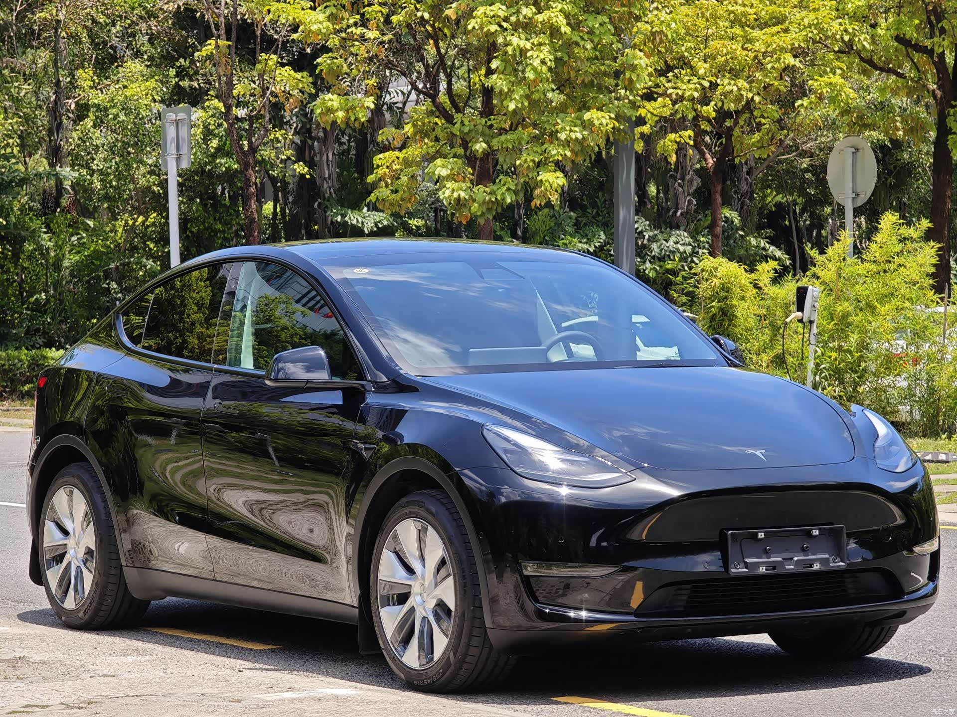 Tesla Model Y, 2023 3