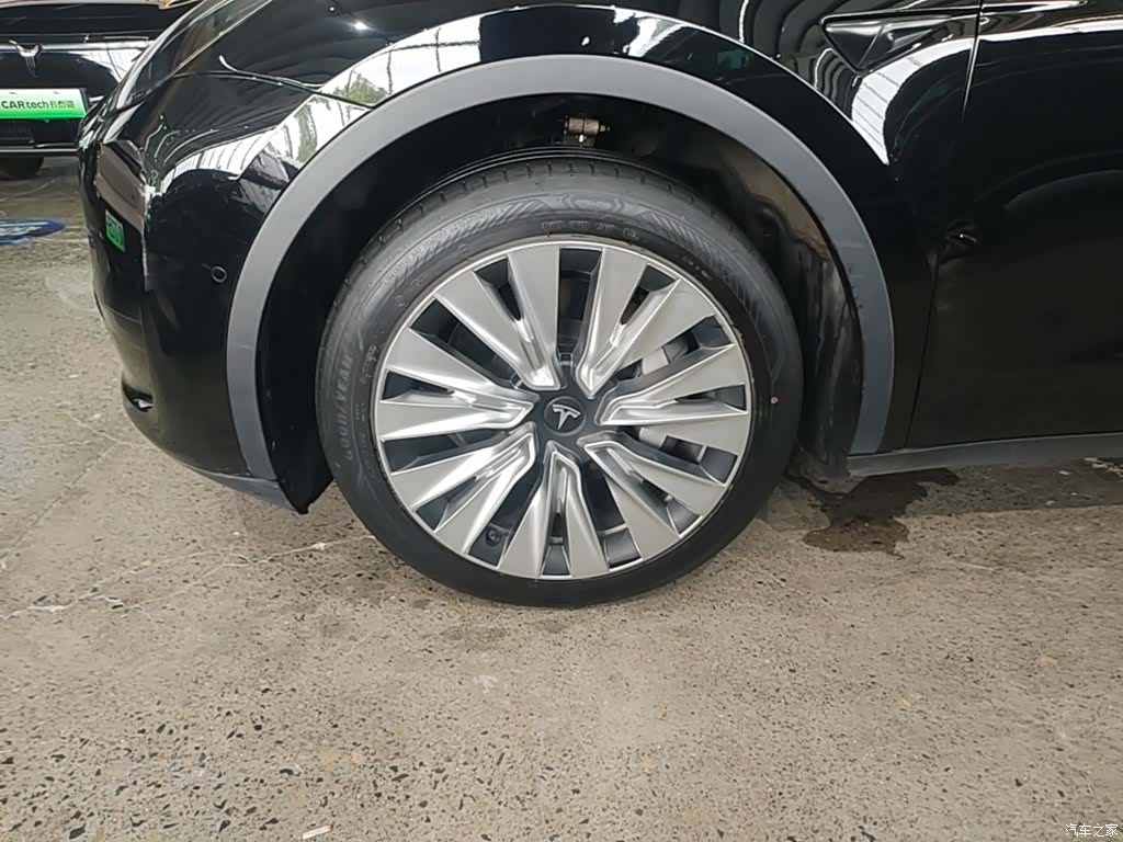 Tesla Model Y, 2023 23