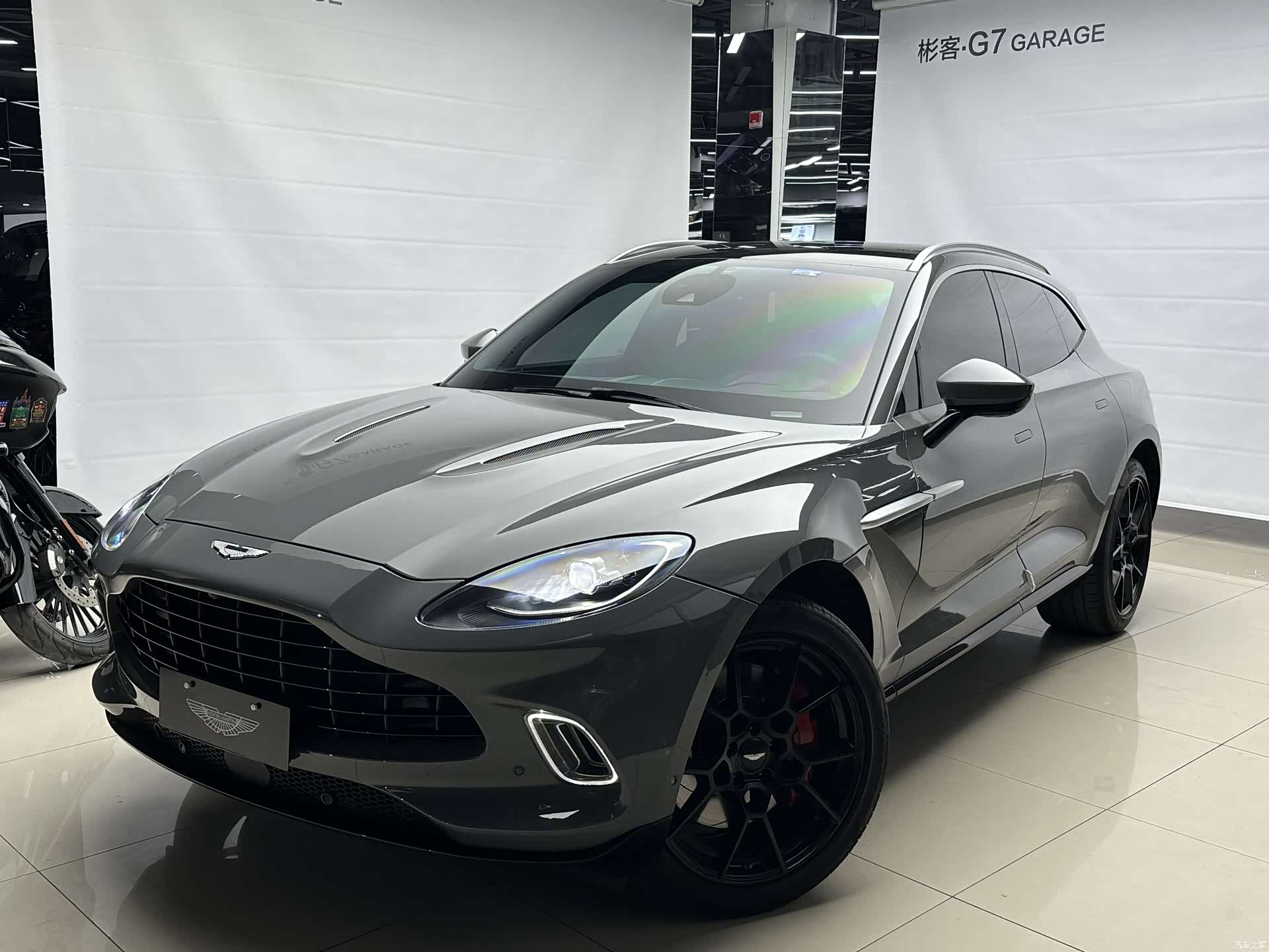 Aston Martin DBX, 2022 3