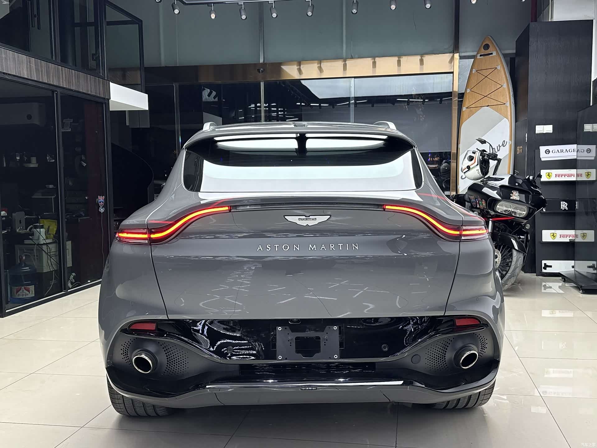 Aston Martin DBX, 2022 7