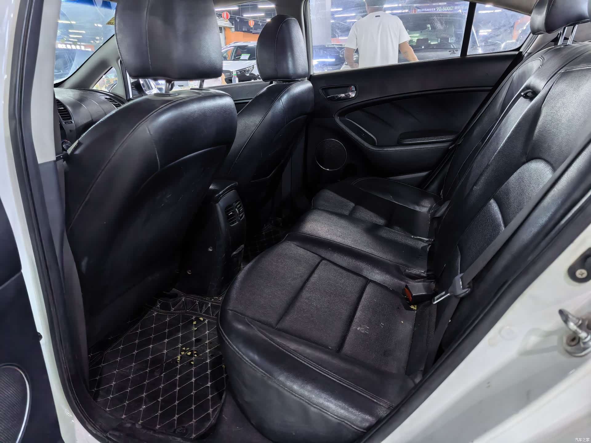 Kia K3, 2013 4