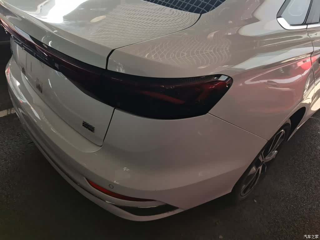 Geely Emgrand, 2022 8