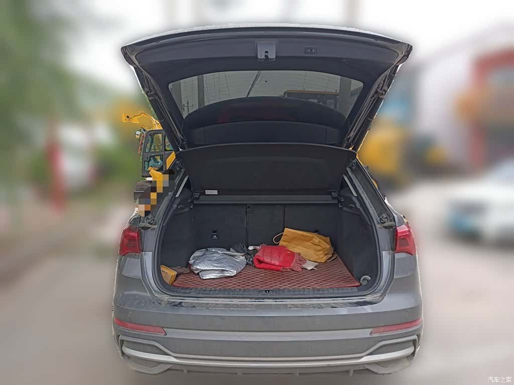 Audi Q3, 2023 16