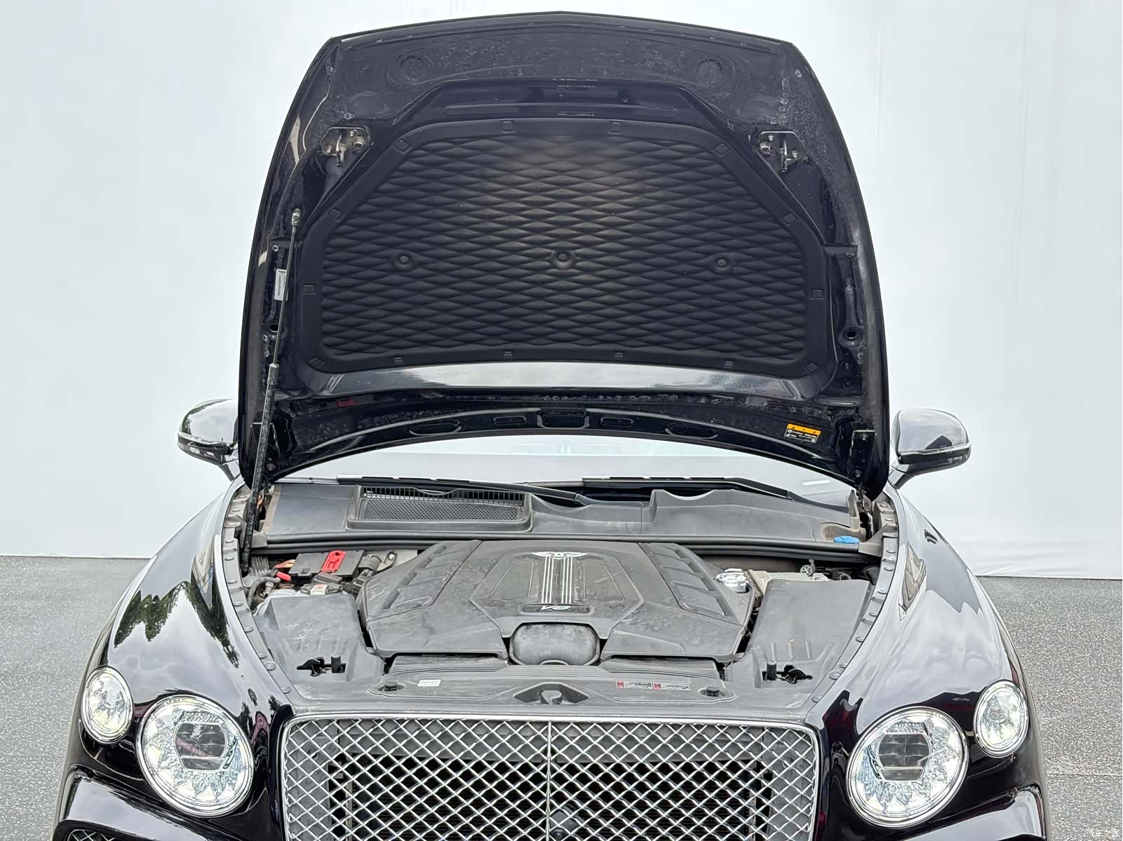 Bentley Bentayga, 2022 22