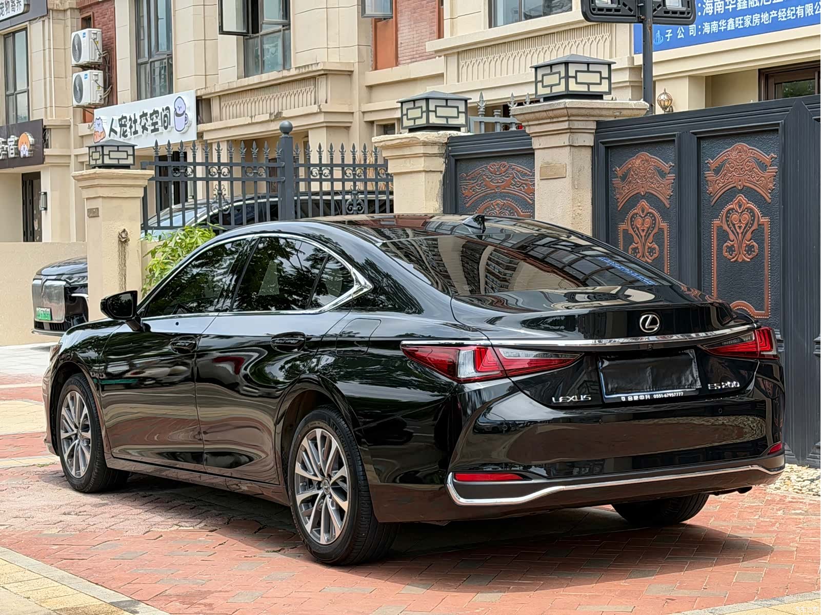Lexus ES, 2022 9