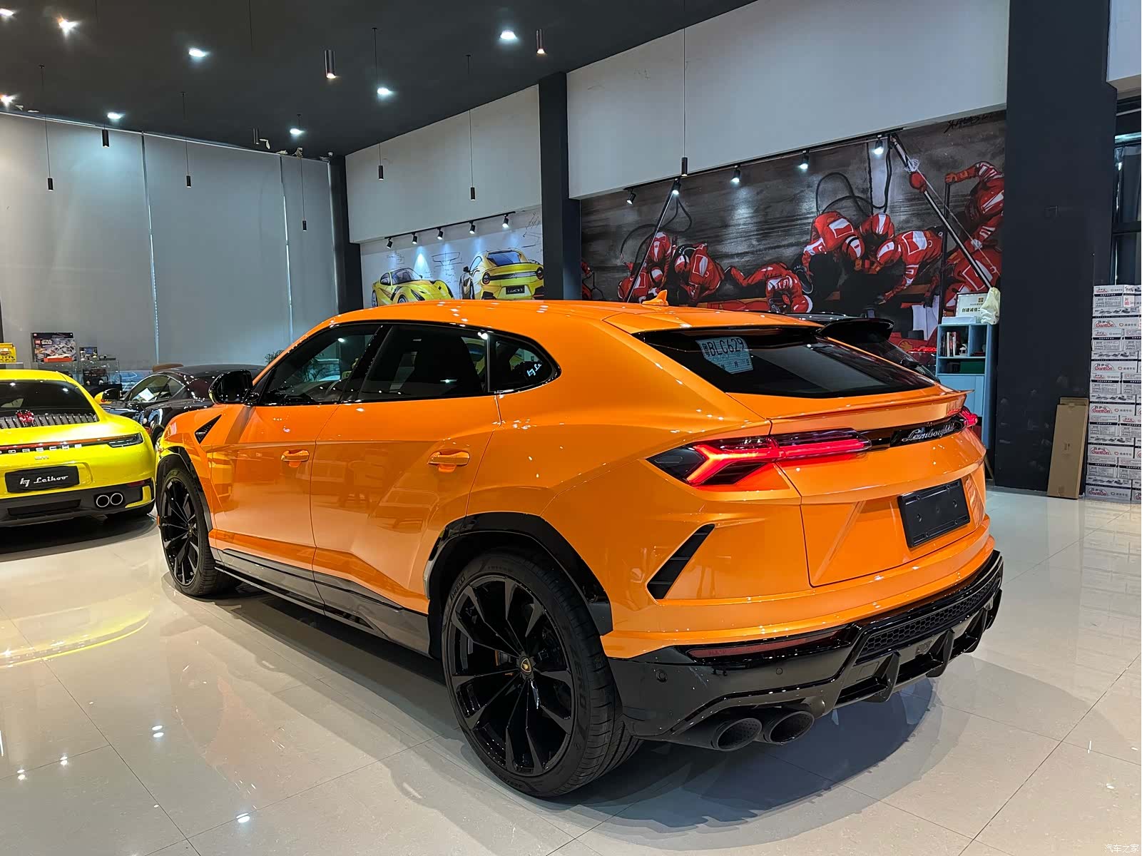 Lamborghini Urus, 2023 все фото