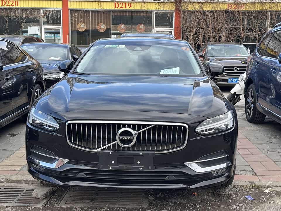 Volvo S90