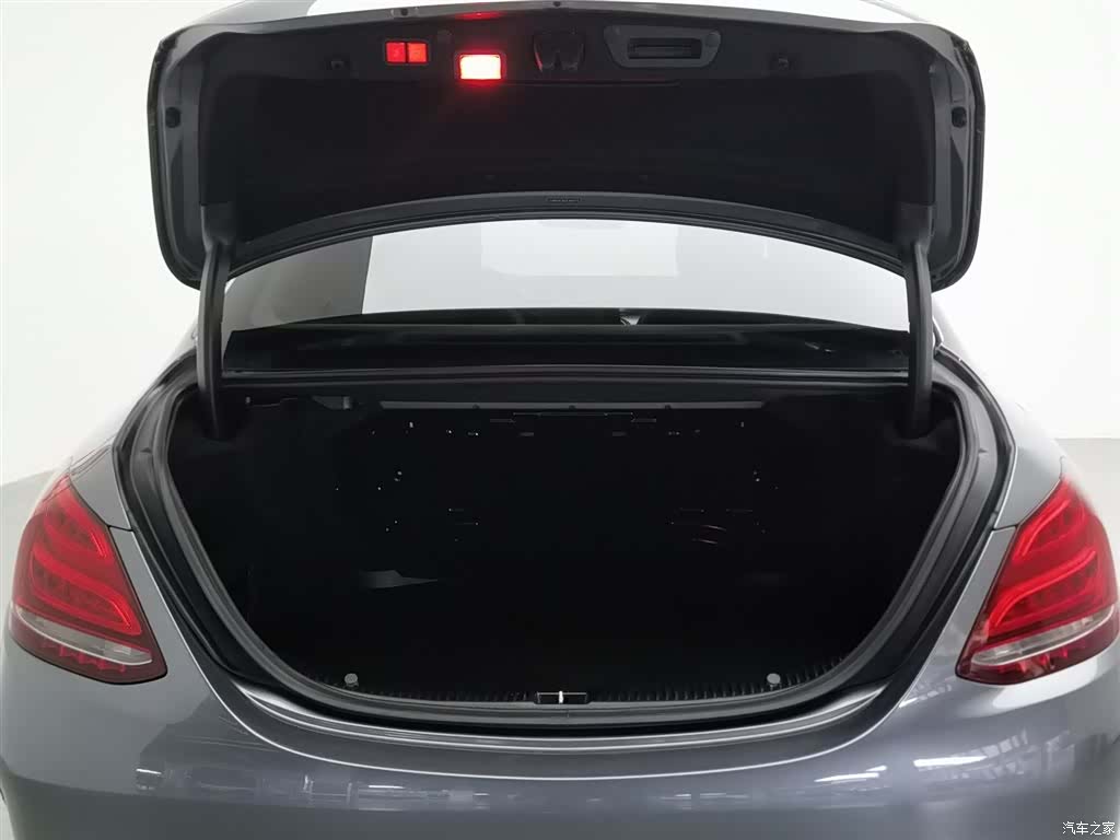 Mercedes-Benz C-Class, 2018 16