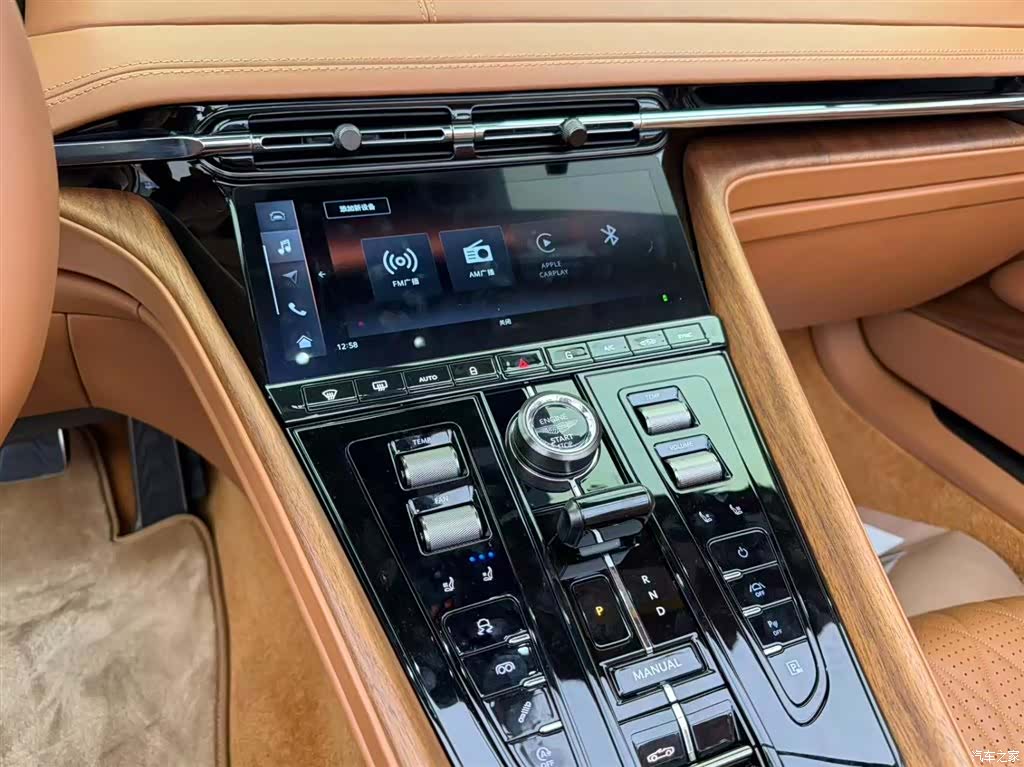 Aston Martin DB12, 2024 9