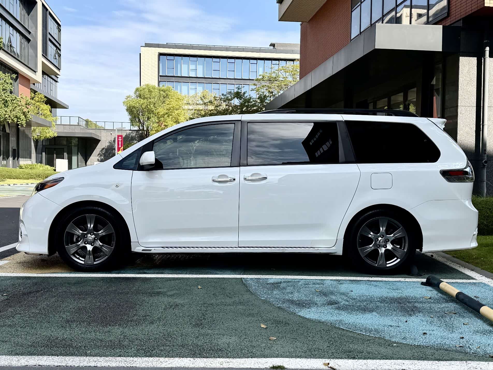 Toyota Sienna, 2017 9