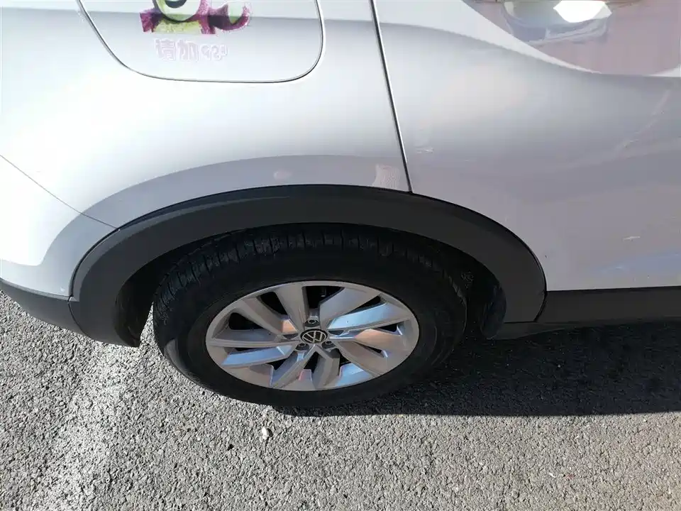 Volkswagen Exploring the shadow