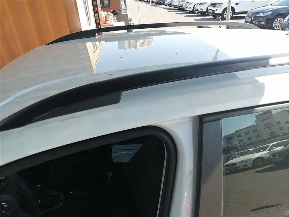 Volkswagen Exploring the shadow