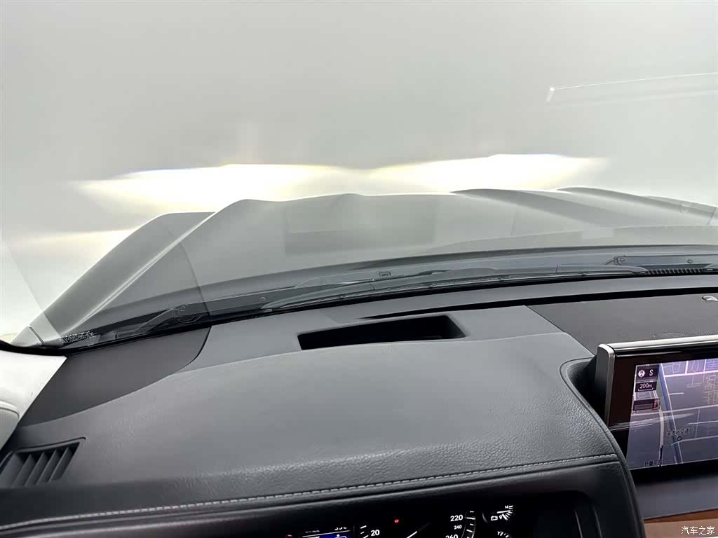 Lexus LX, 2020 23