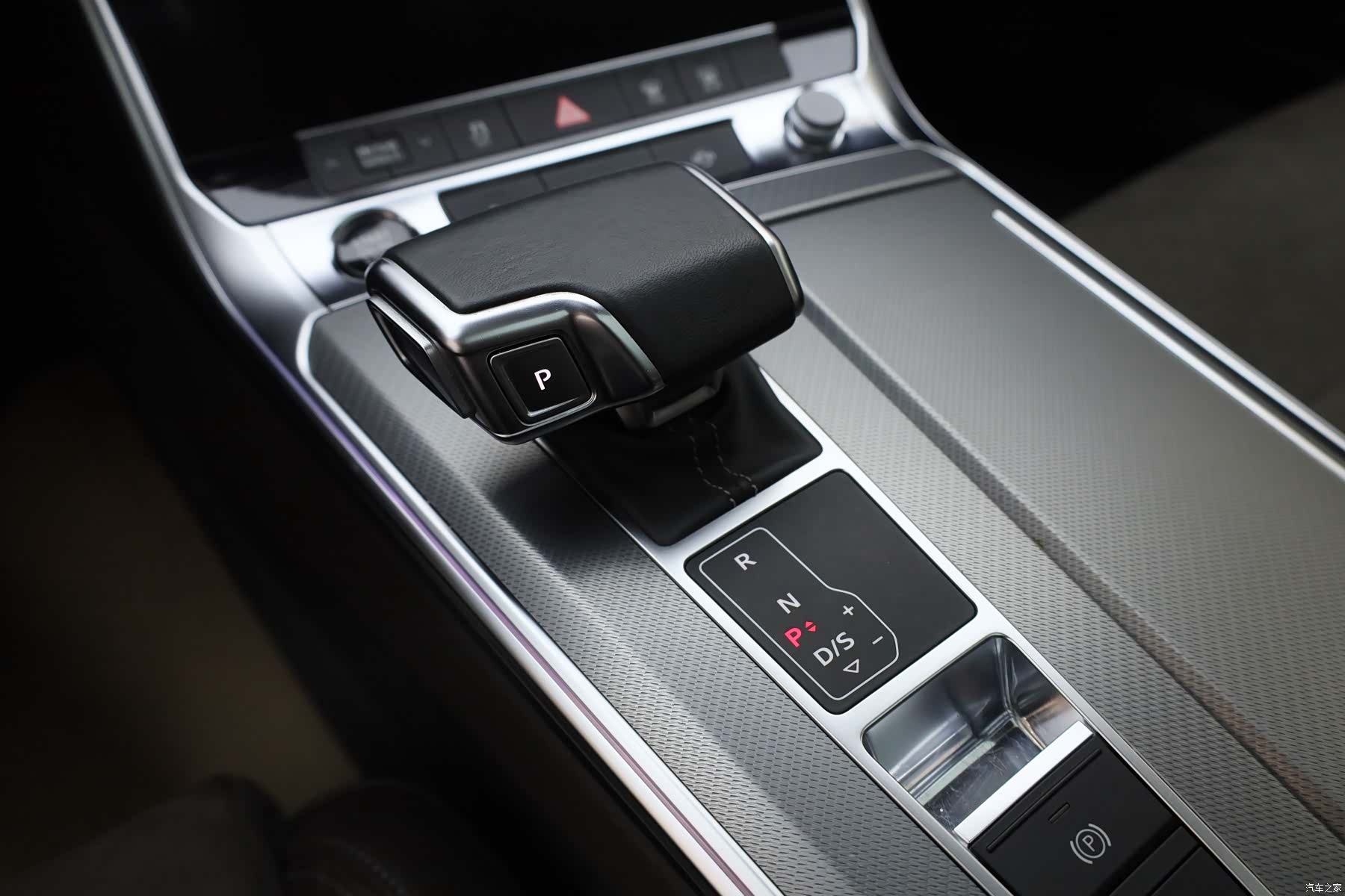 Audi A7L, 2024 15