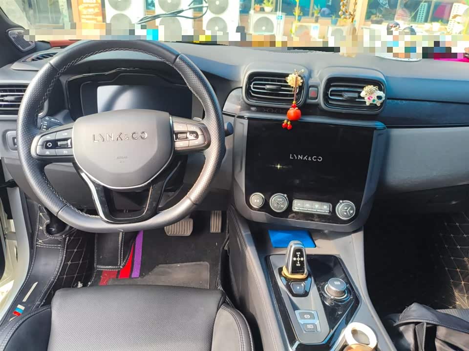 Lynk & Co 03