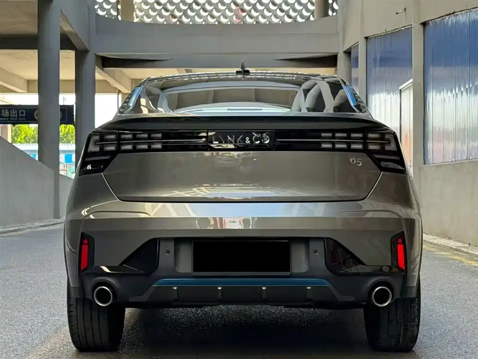 Lynk & Co 05
