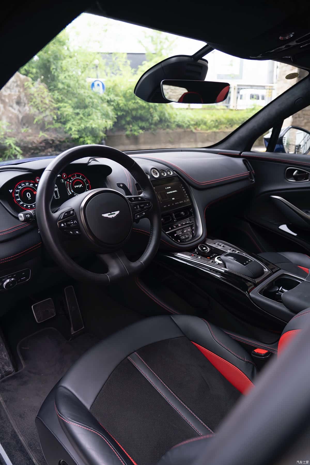 Aston Martin DBX, 2024 9