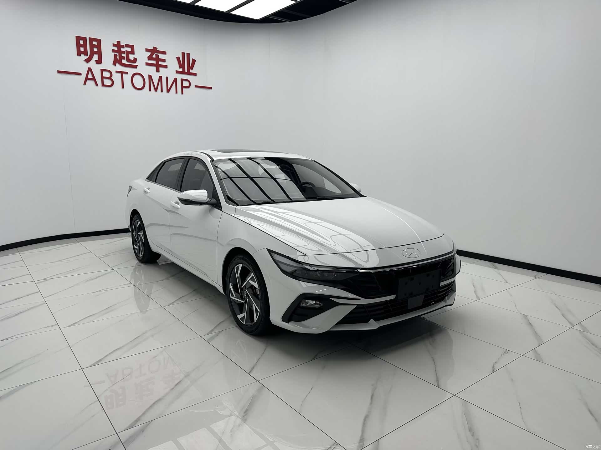 Hyundai Elantra, 2023 3