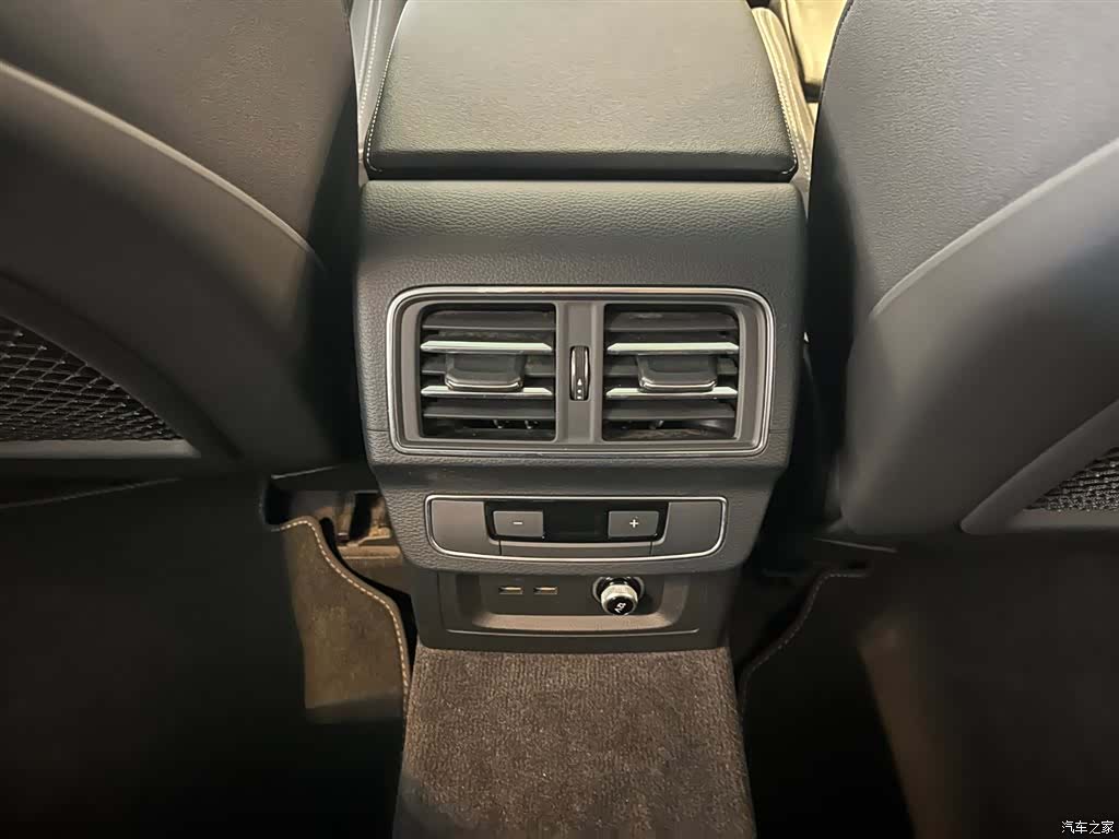 Audi Q5L, 2024 11