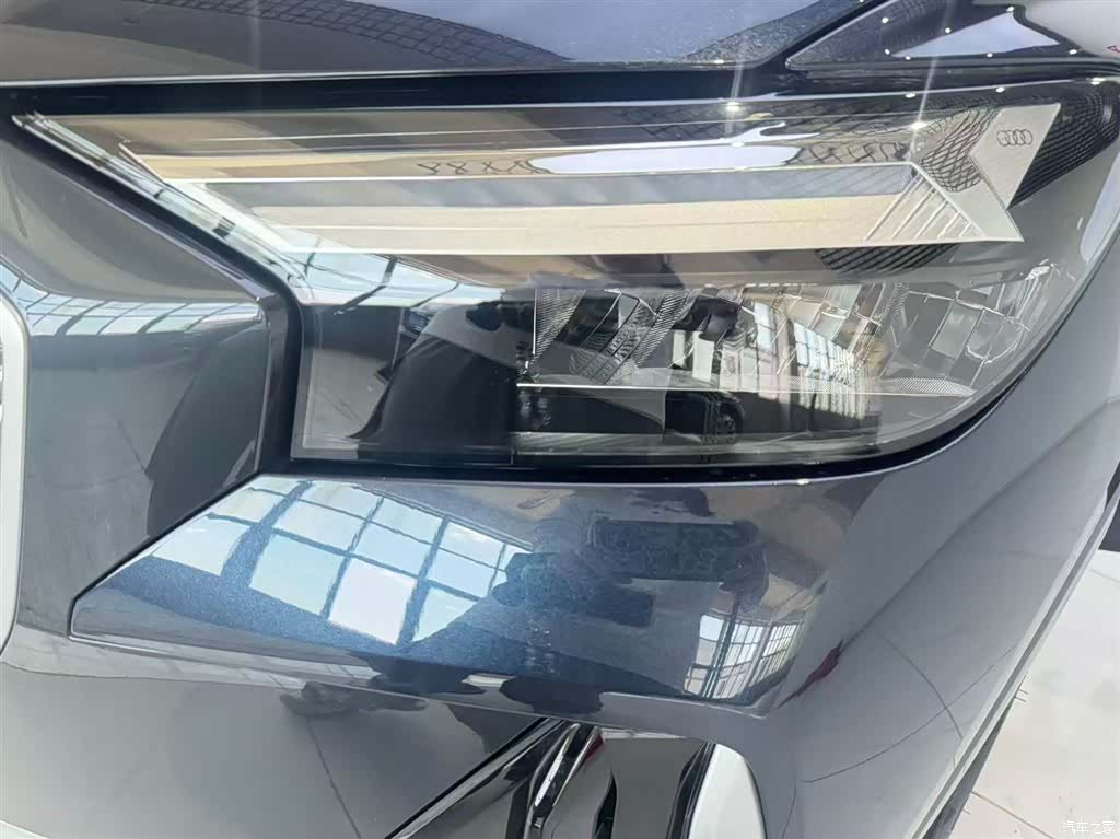 Audi Q4 e-tron, 2024 15