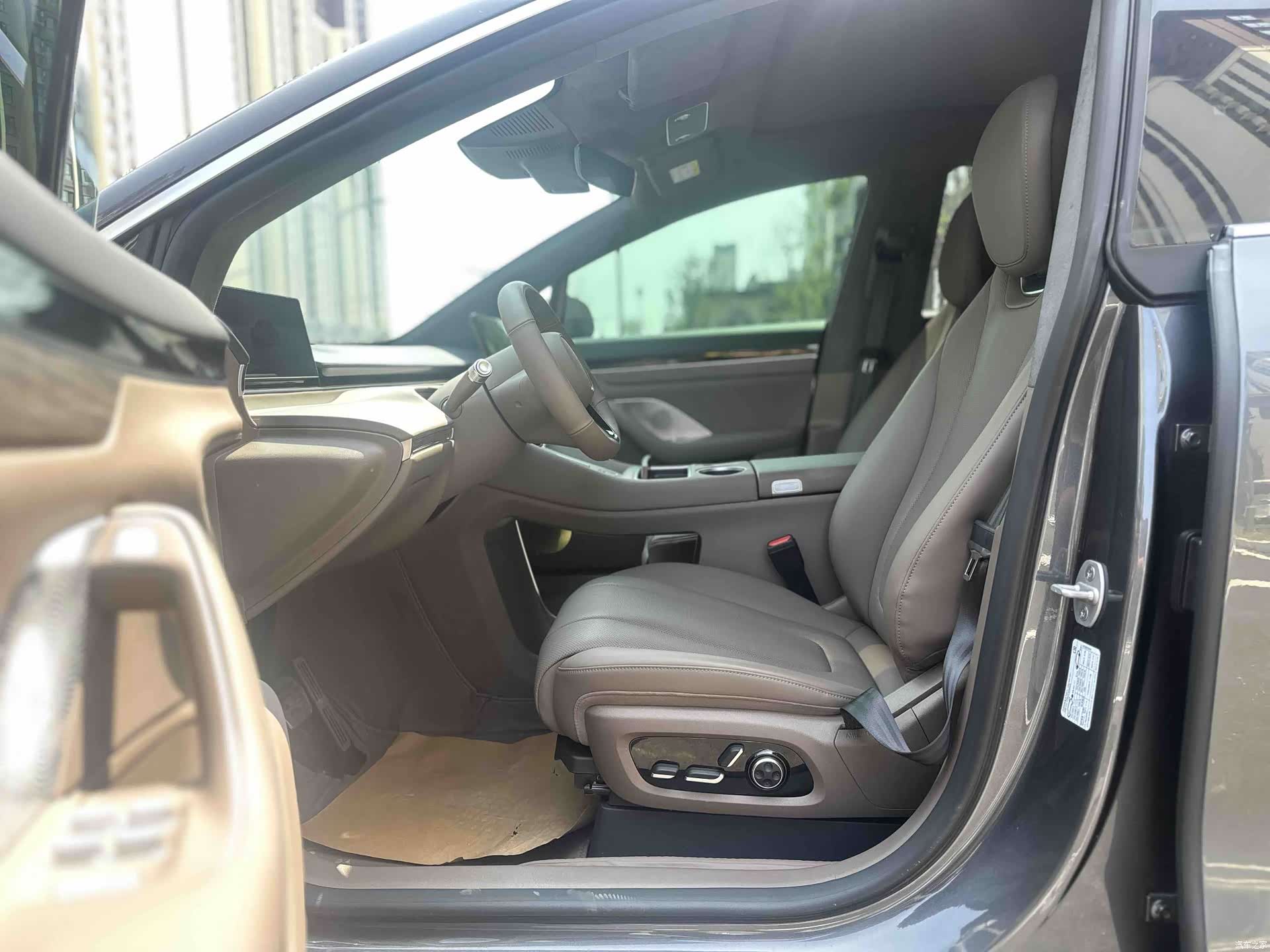 Luxeed R7, 2025 4