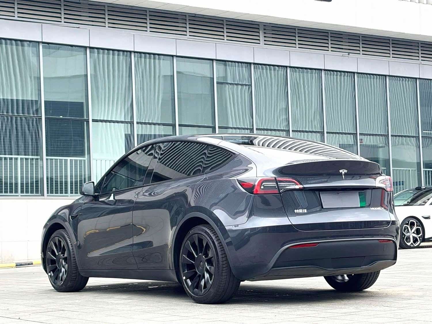 Tesla Model Y, 2024 7
