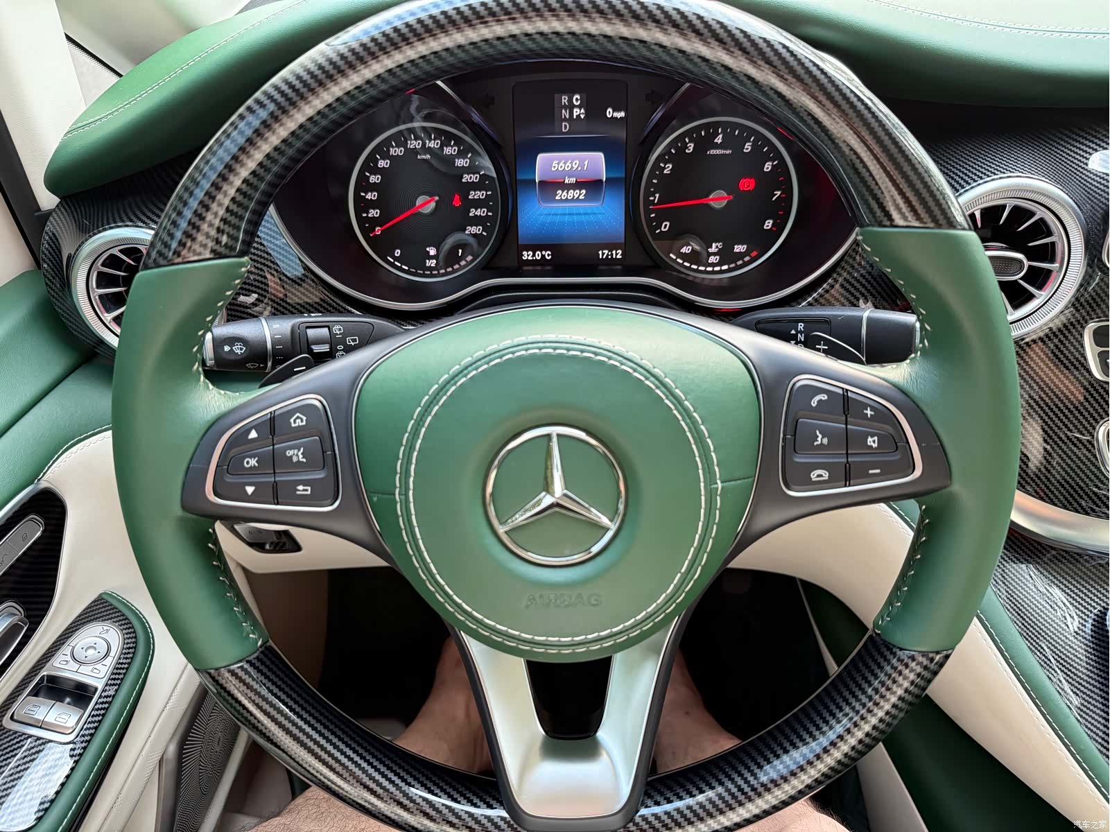 Mercedes-Benz V-Class, 2022 18