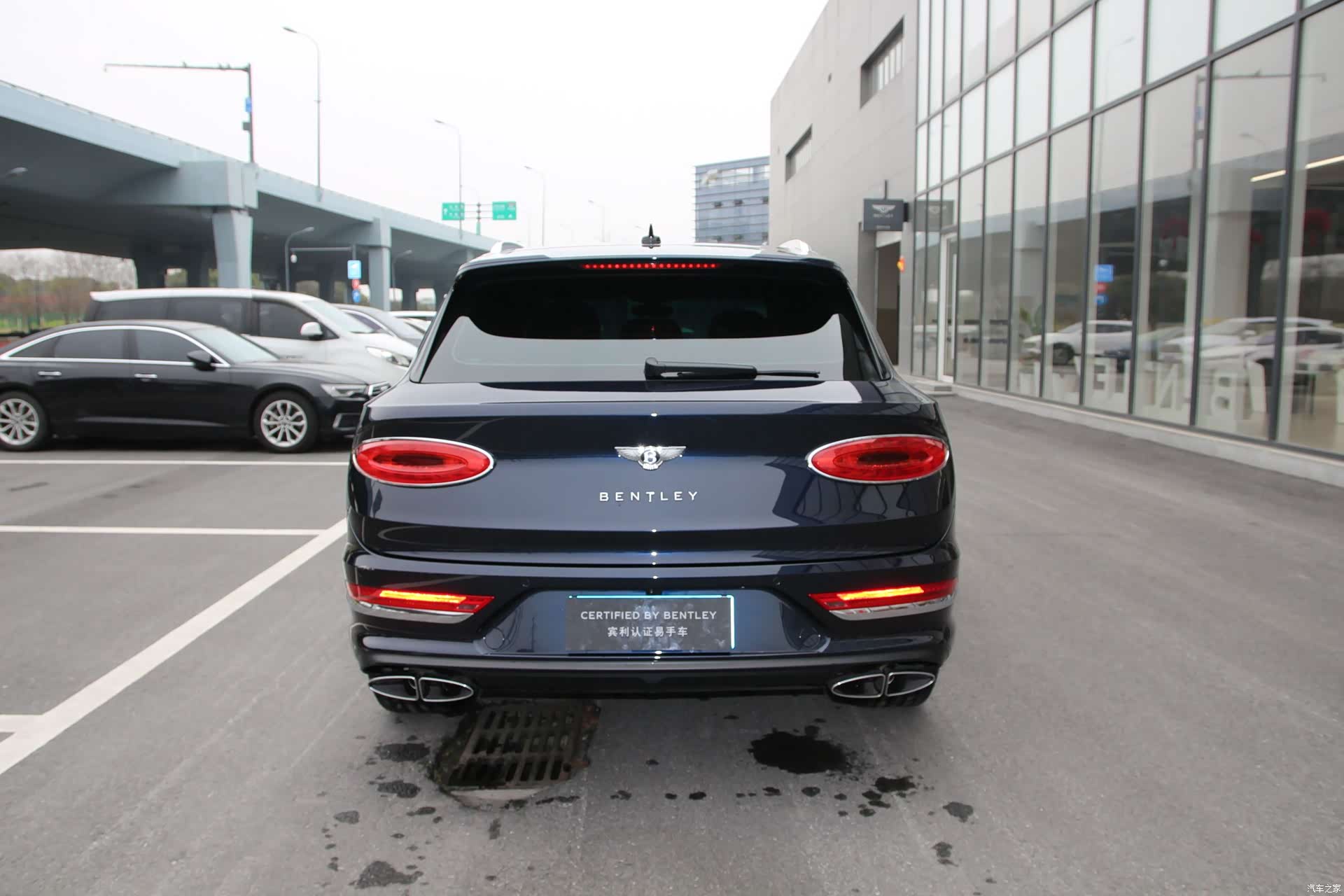 Bentley Bentayga, 2022 все фото