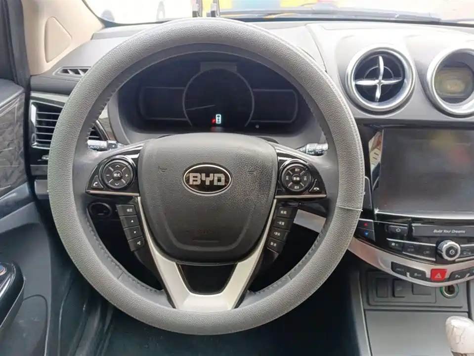 BYD S7