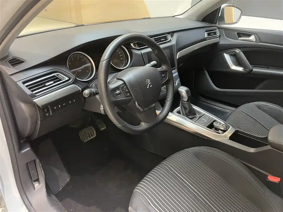 Peugeot 408