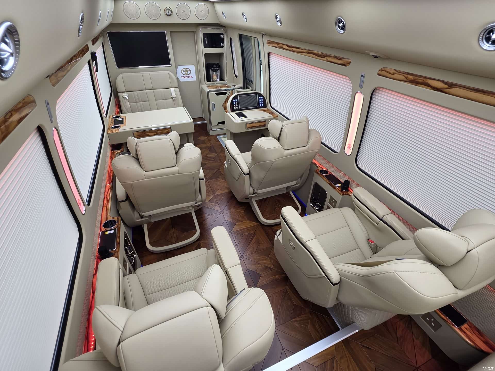 Toyota Coaster, 2019 все фото