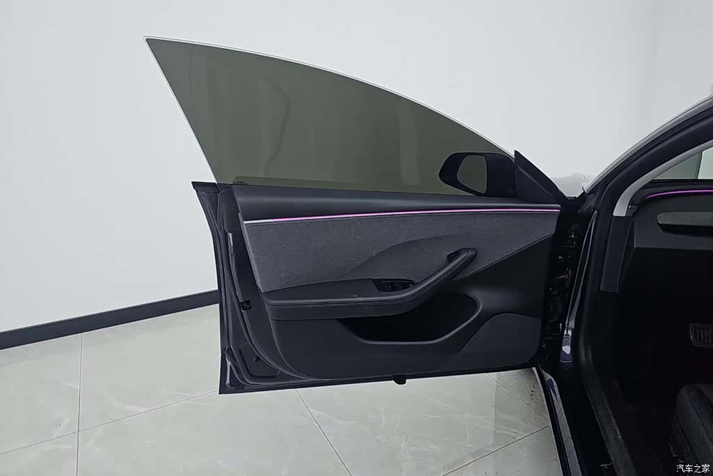 Tesla Model 3, 2025 7