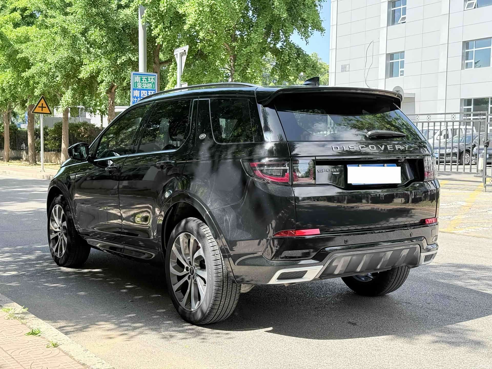 Land Rover Discovery, 2022 все фото