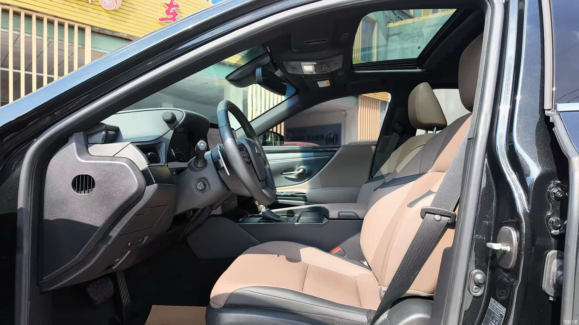 Lexus ES, 2024 4