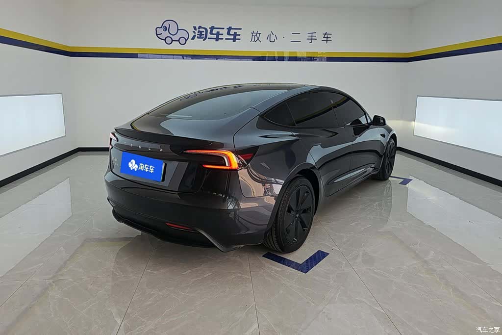 Tesla Model 3, 2025 3