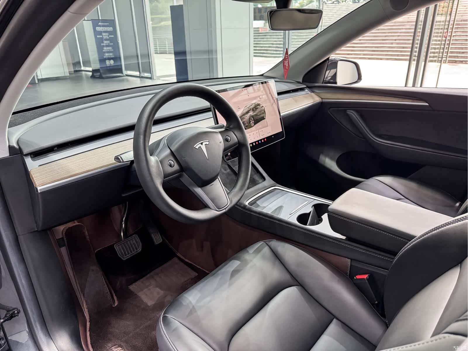 Tesla Model Y, 2023 4