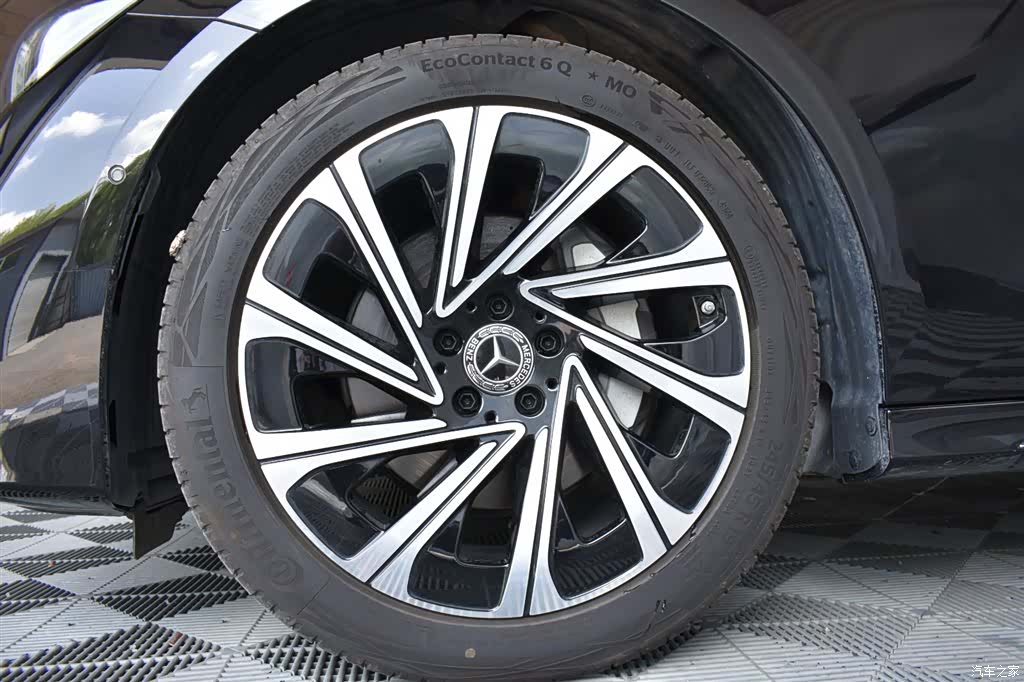 Mercedes-Benz E-Class, 2025 13