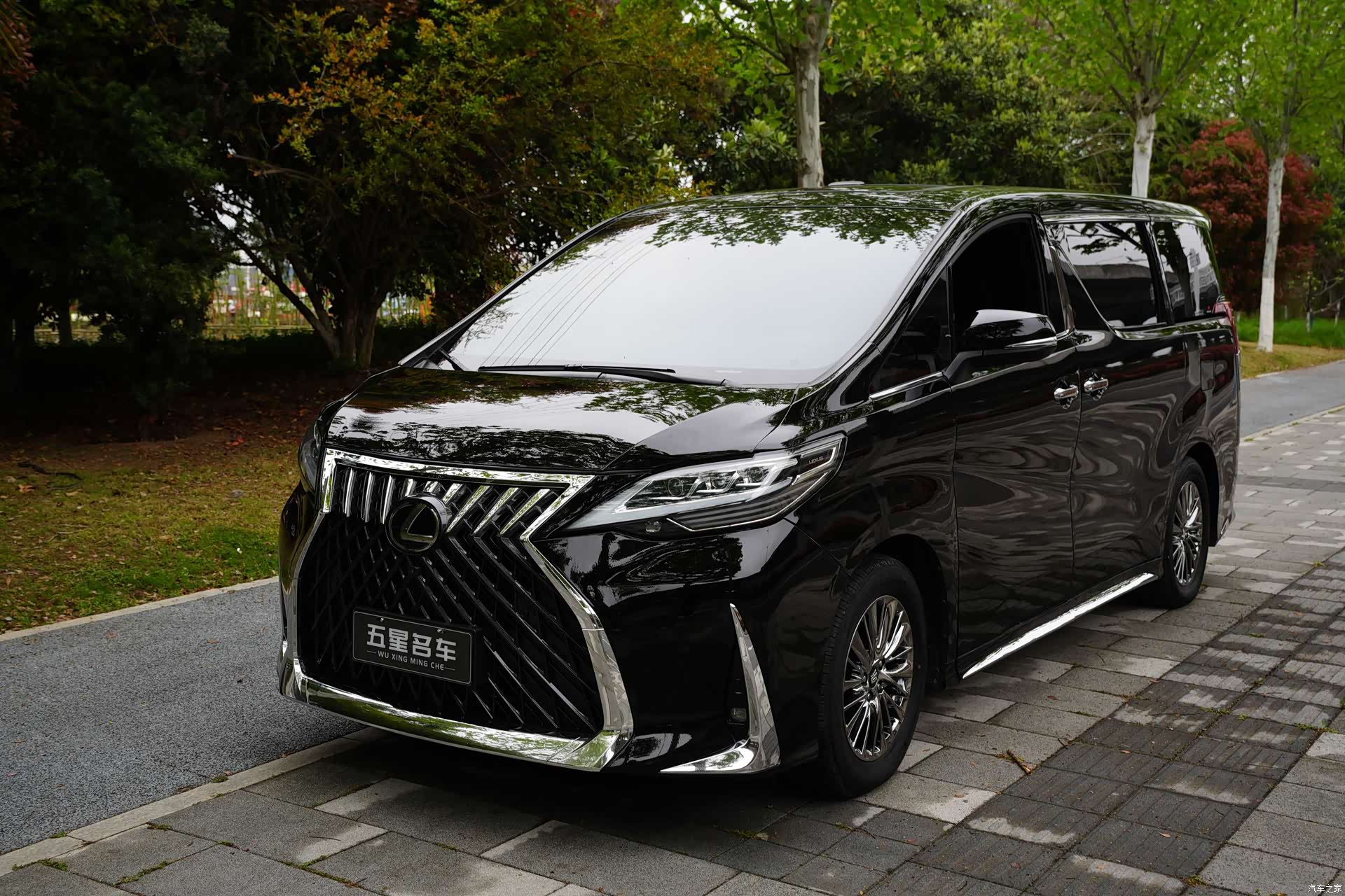 Toyota Vellfire, 2023 1
