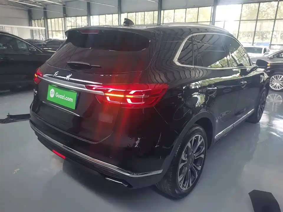 Hongqi HS5