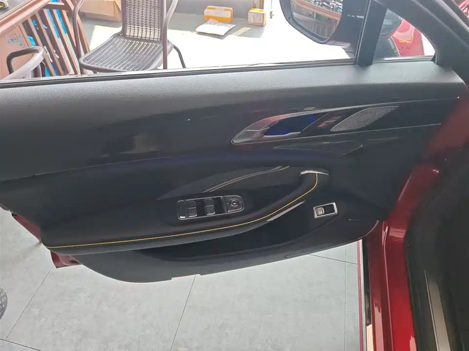 Hongqi H6
