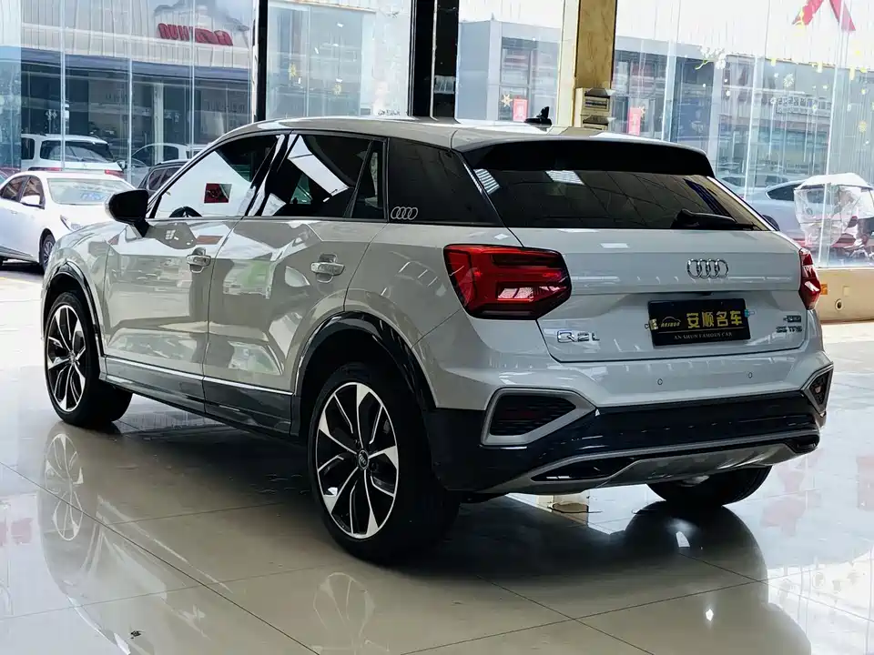 Audi Q2L