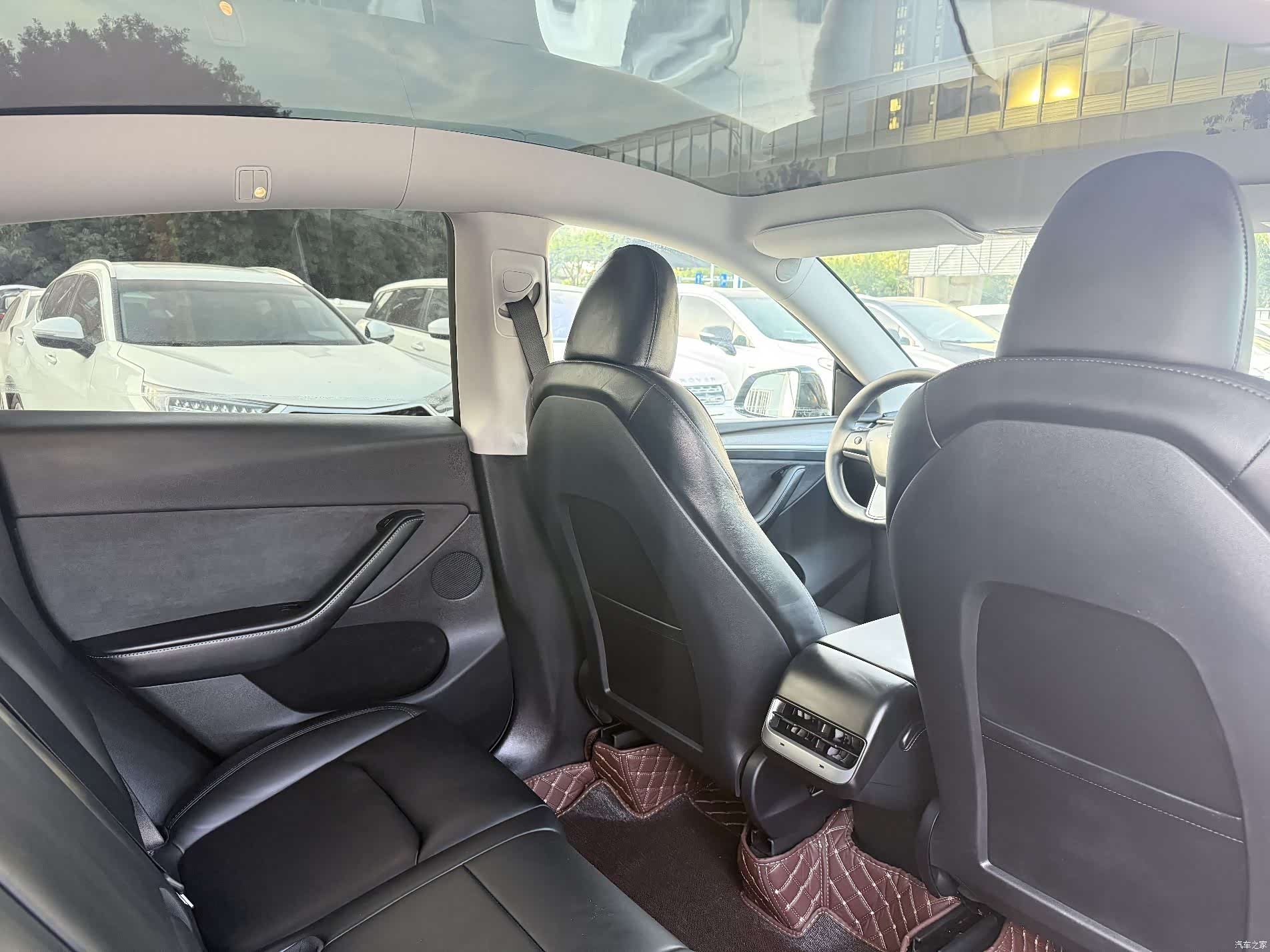Tesla Model Y, 2024 12
