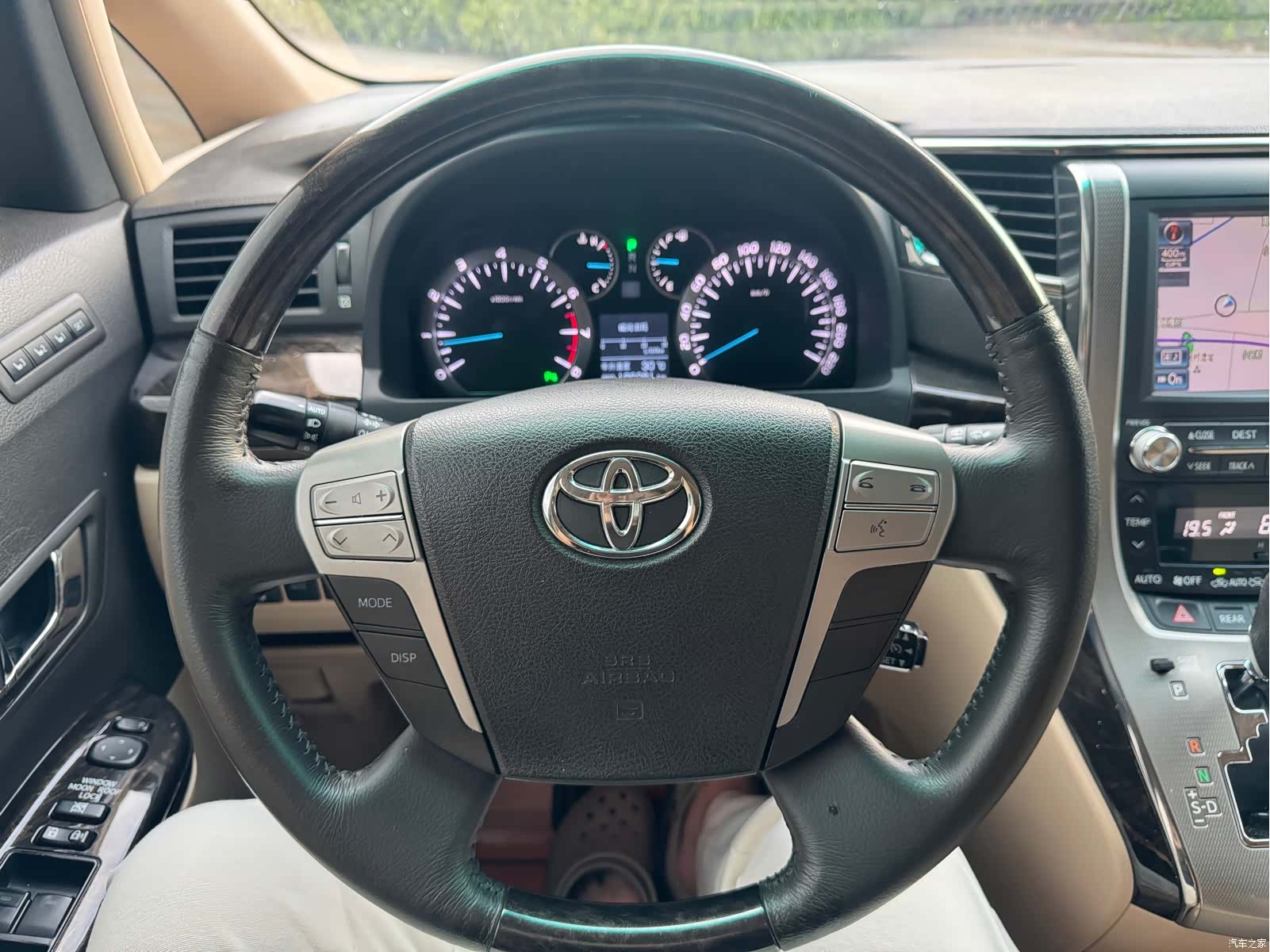 Toyota Alphard, 2014 4
